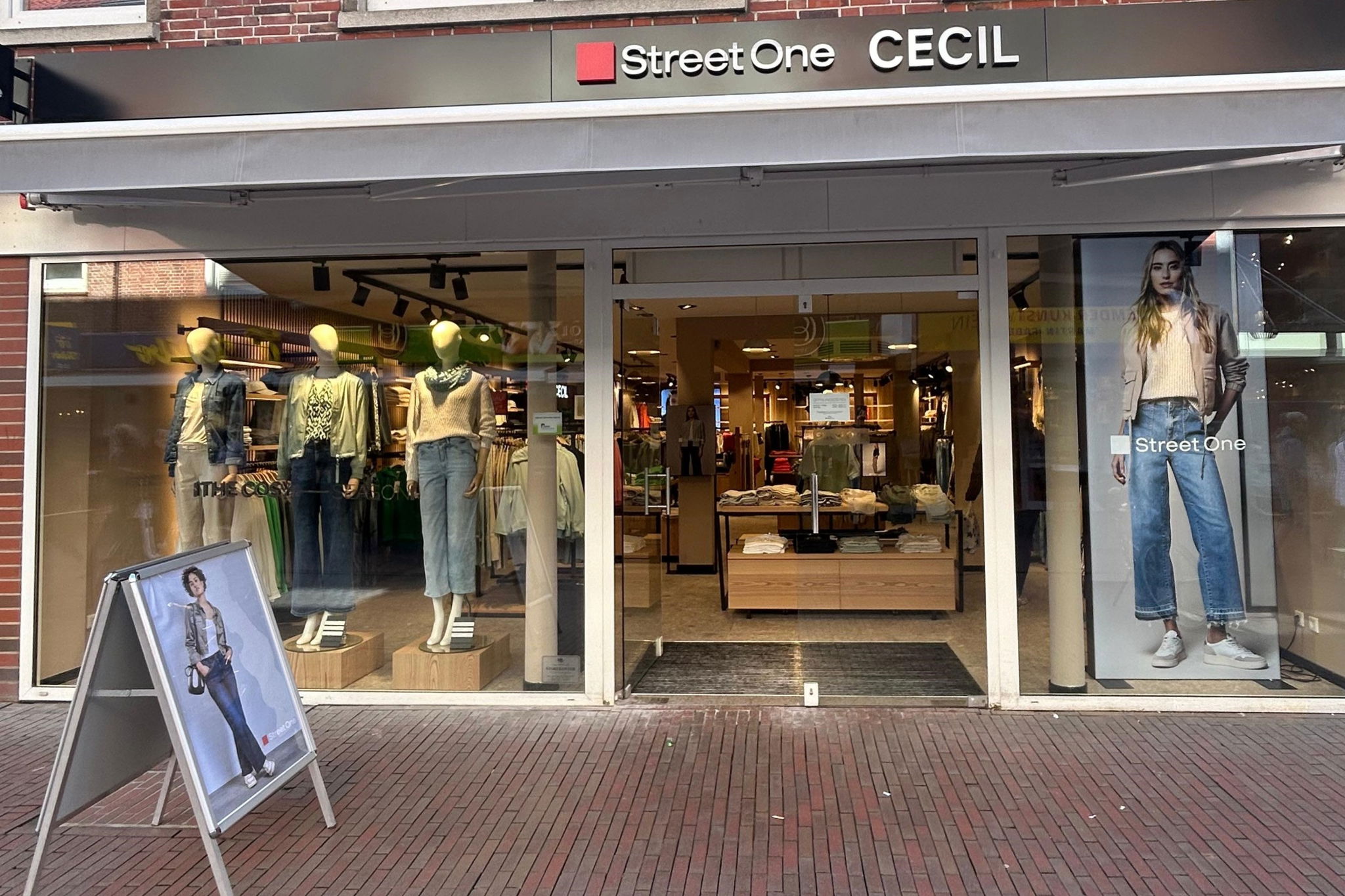 Street One / Cecil Store Emden